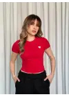 Omarı Kırmızı Kalpli Bluz - Trendy ve Şık Tasarım!