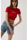 Omarı Renkli Baskılı Crop T-Shirt Modeli