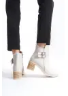 Omarı Tokalı Fermuarlı Rahat Tabanlı Bayan Bot - Krem
