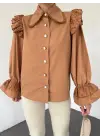 Omuzu Fırfırlı Fistolu Kolu Lastikli Düğmeli Gömlek -Vizon