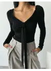 Omarı Özel Tasarım Önden Bağlama Detaylı Siyah Bodysuit