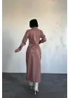 Omarı Deri Elbise Pudra Renginde Düğmeli Şıklık
