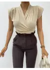 Omarı Elegan Sıfır Kol Kruvaze Bluz - Bej