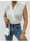 Omarı Kruvaze Model Beyaz Bluz - Sıfır Kol Vatkalı ve Şık Tasarım