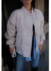 Omarı Şık ve Pratik Beyaz Cepli Bomber Ceket Mont