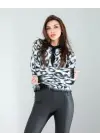 Omarı Siyah Beyaz Leopar Desenli Triko Hırka