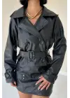 Omarı Siyah Deri Kemer Detaylı Ceket