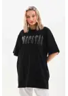 Omarı Siyah Taş Desenli Oversize T-Shirt
