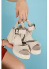 Omarı Yumuşak Ve Şık Topuklu Sandalet