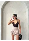 Omarı Fırfırlı Bej Şort - Göz Alıcı Tasarım