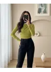 Yarım Boğaz Büzgülü Sandy Bluz   -Yağ Yeşili