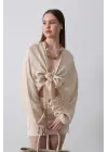 Omarı Yumuşak Dokulu Bej Bluz