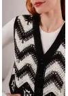 Omarı Siyahtan Beyaza Zikzak Geçişli Triko Yelek