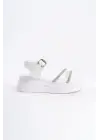 Göz Alıcı Taşlı Rahat Tabanlı Sandalet