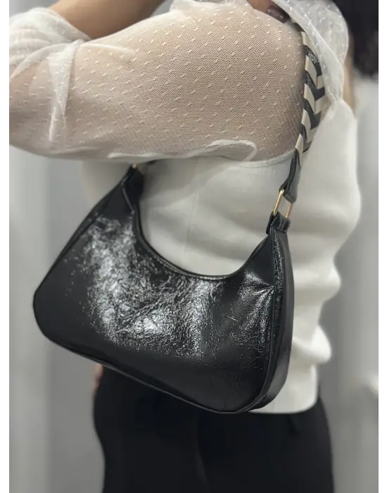 Omarı Siyah Deri Klasik Çanta