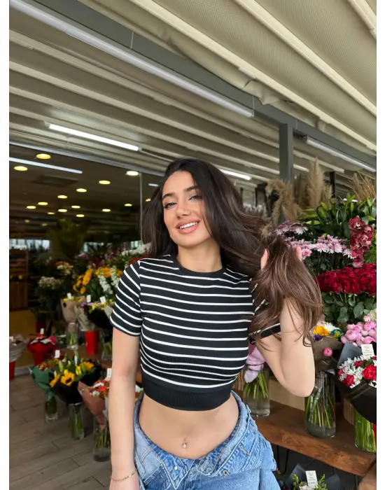 Omarı Trend Çizgili Manşetli T-Shirt