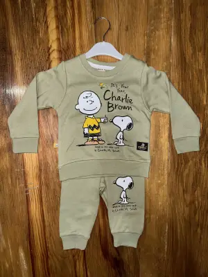 Omarı Bebekler İçin Sevimli Charlie Desenli Yeşil Takım