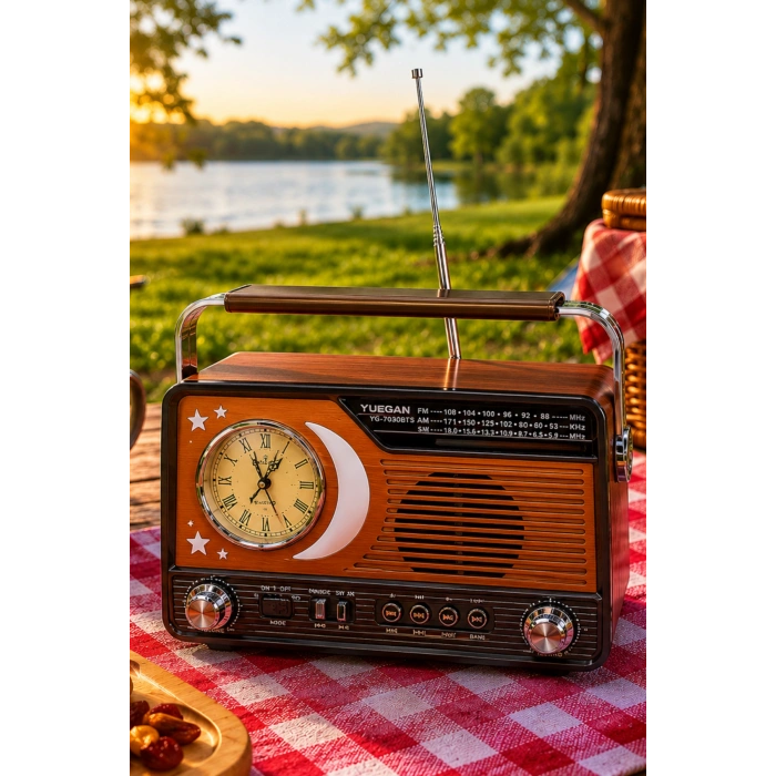 Yuegan YG-7030BTS Güneş Enerjili Solar Nostaljik Radyo El Fenerli, USB/TF Kart Girişli Hoparlör ve Saatli Radyo