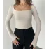 Krem Kare Yaka Parmak Geçirmeli Uzun Kol Candy Body Bluz