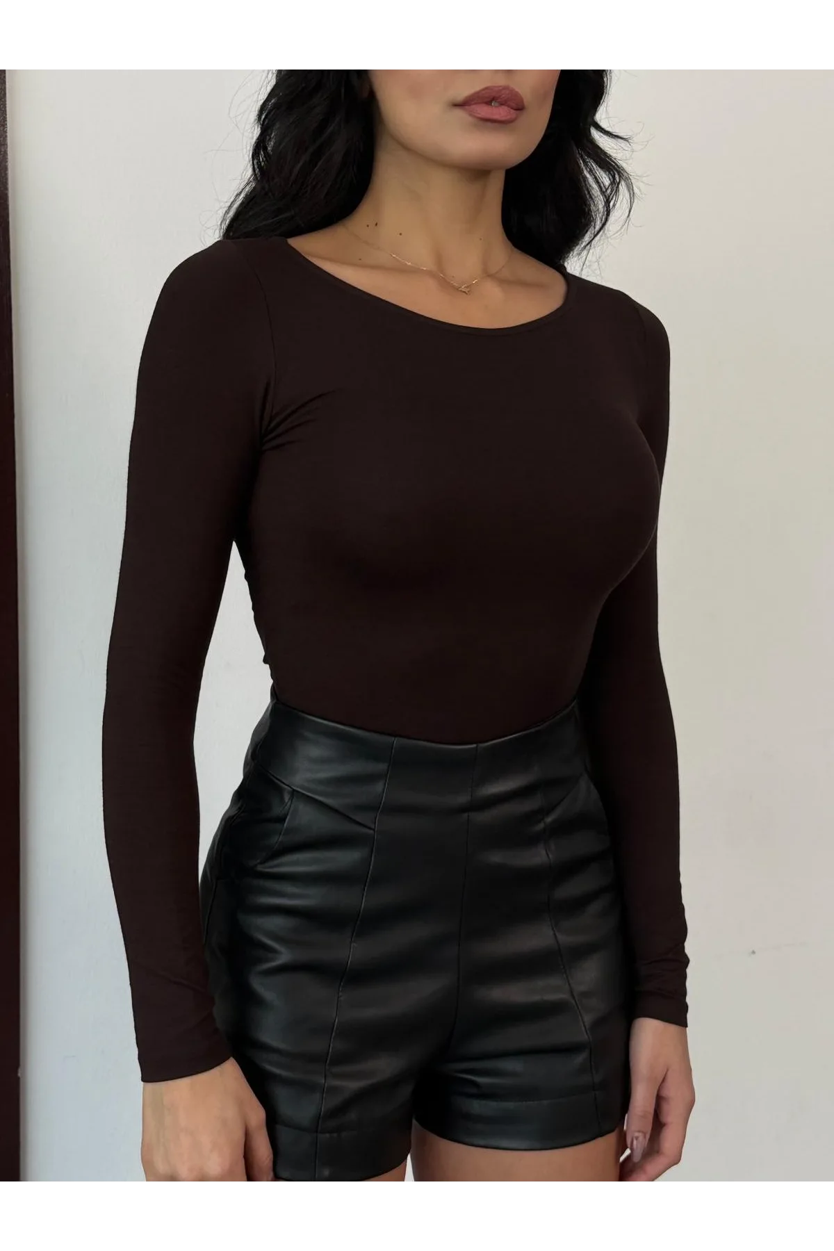 Kadın Açık Yaka Uzun Kollu Basic Body Bluz Kahverengi