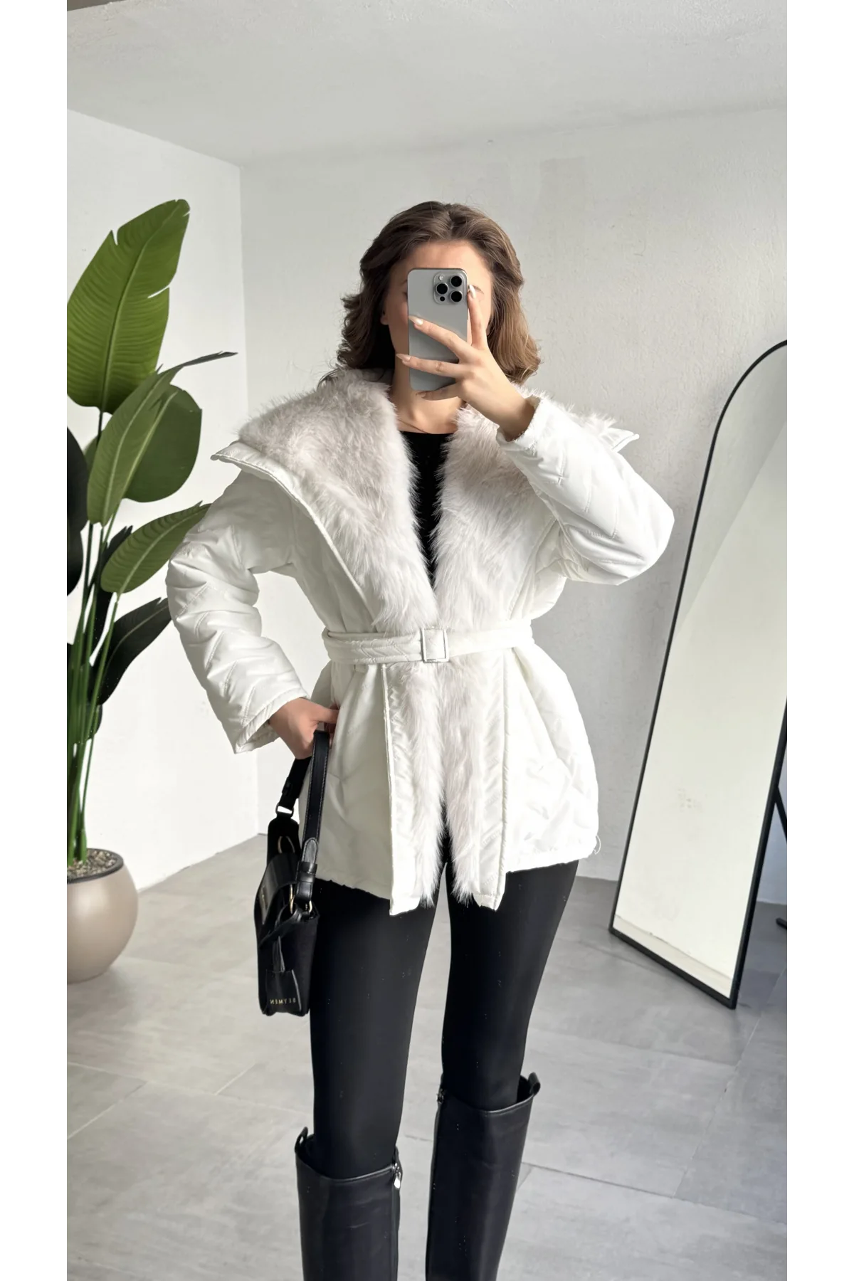 Kadın Beyaz Kürk Yaka Kemerli Şişme Mont Kışlık Uzun
