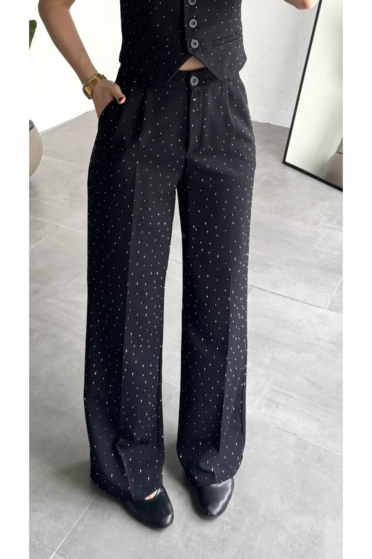 Kadın Siyah Pırıltı Taşlı Düğmeli Kolsuz Yelek Pileli Palazzo Pantolon Takım