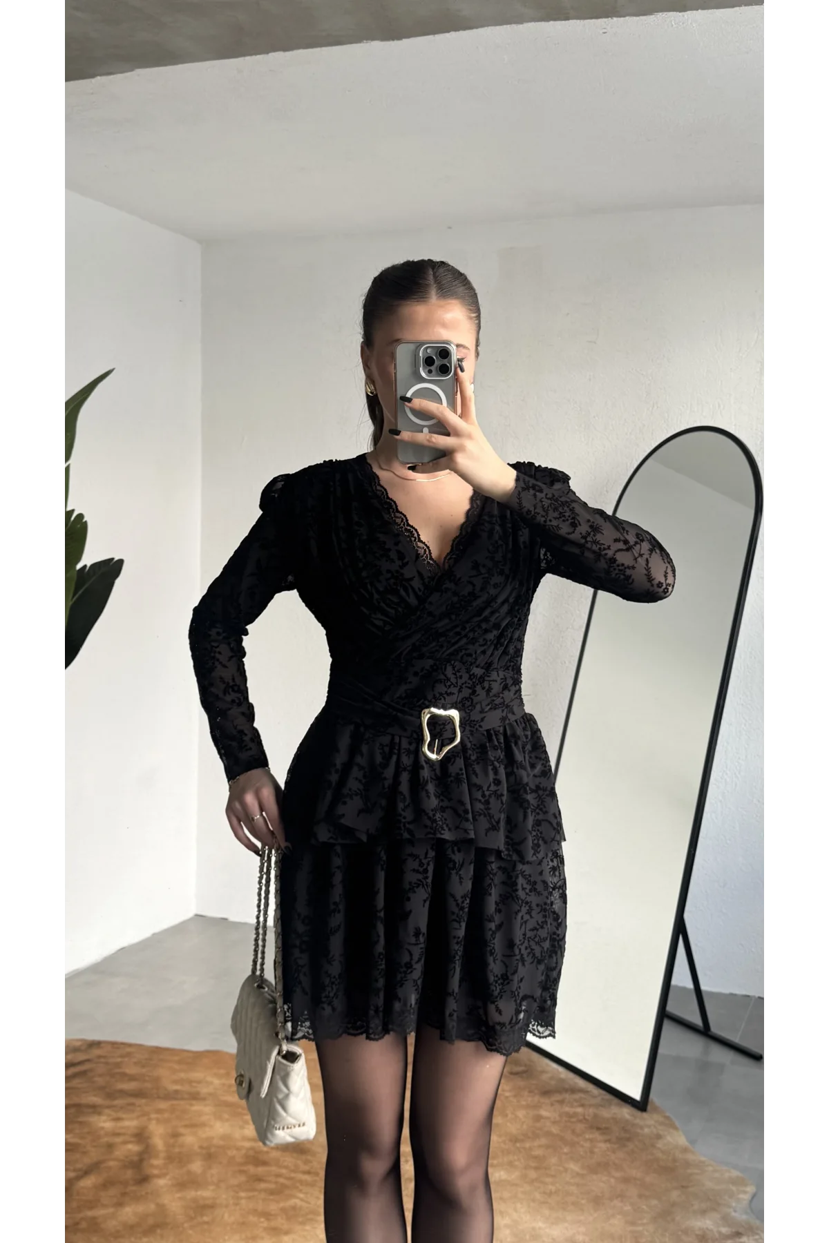 Kadın Siyah Dantel Mini Elbise Kruvaze Yaka Kemerli Uzun Kollu Abiye