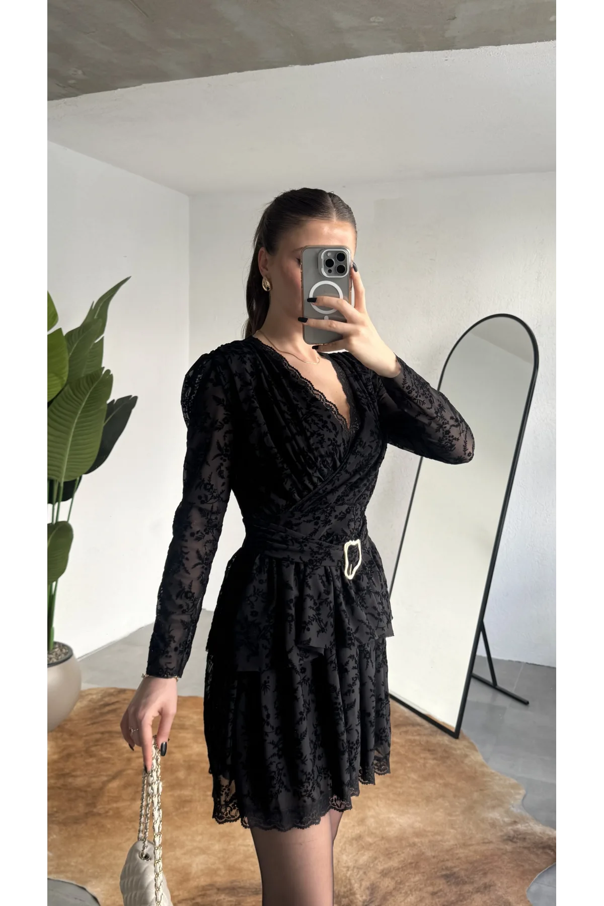 Kadın Siyah Dantel Mini Elbise Kruvaze Yaka Kemerli Uzun Kollu Abiye