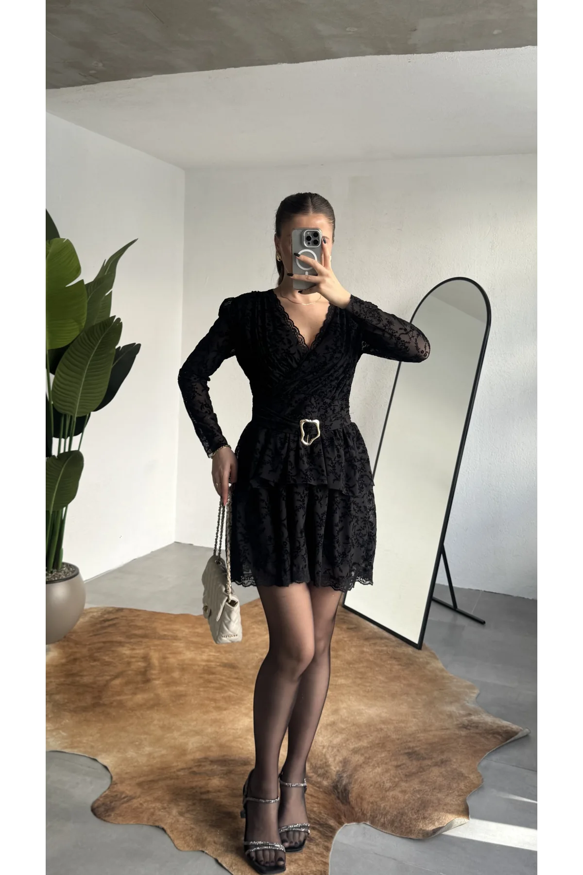 Kadın Siyah Dantel Mini Elbise Kruvaze Yaka Kemerli Uzun Kollu Abiye