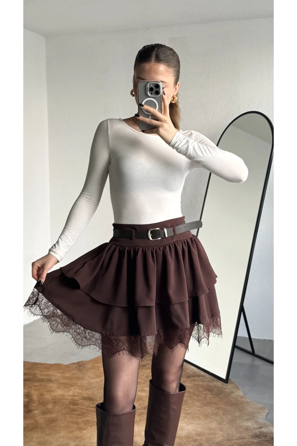 Kadın Kahverengi Dantel Detaylı Fırfırlı Mini Etek Kemerli