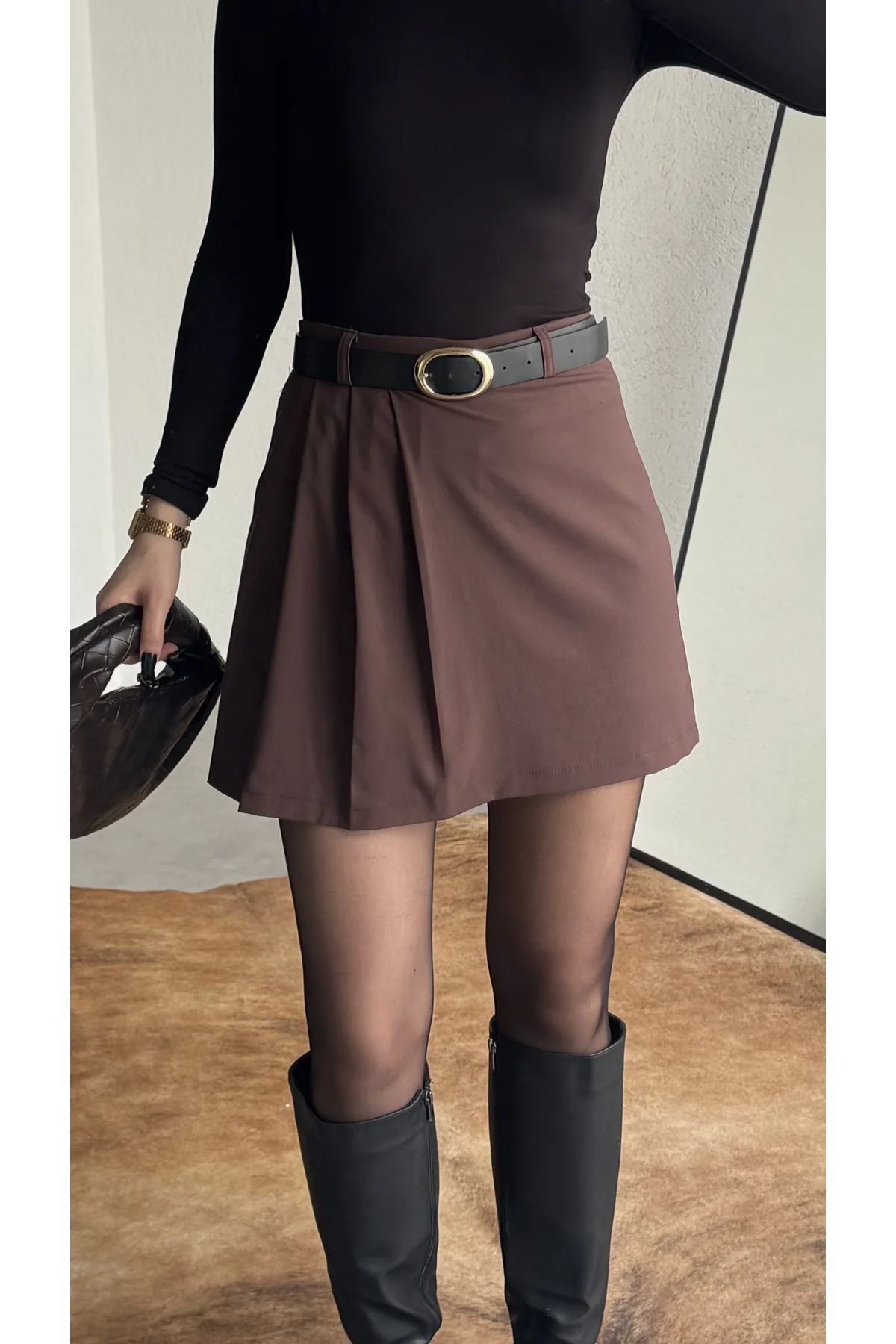 Kadın Kahverengi Yüksek Bel Kemerli Old Money Viskon Pileli Şortlu Mini Etek