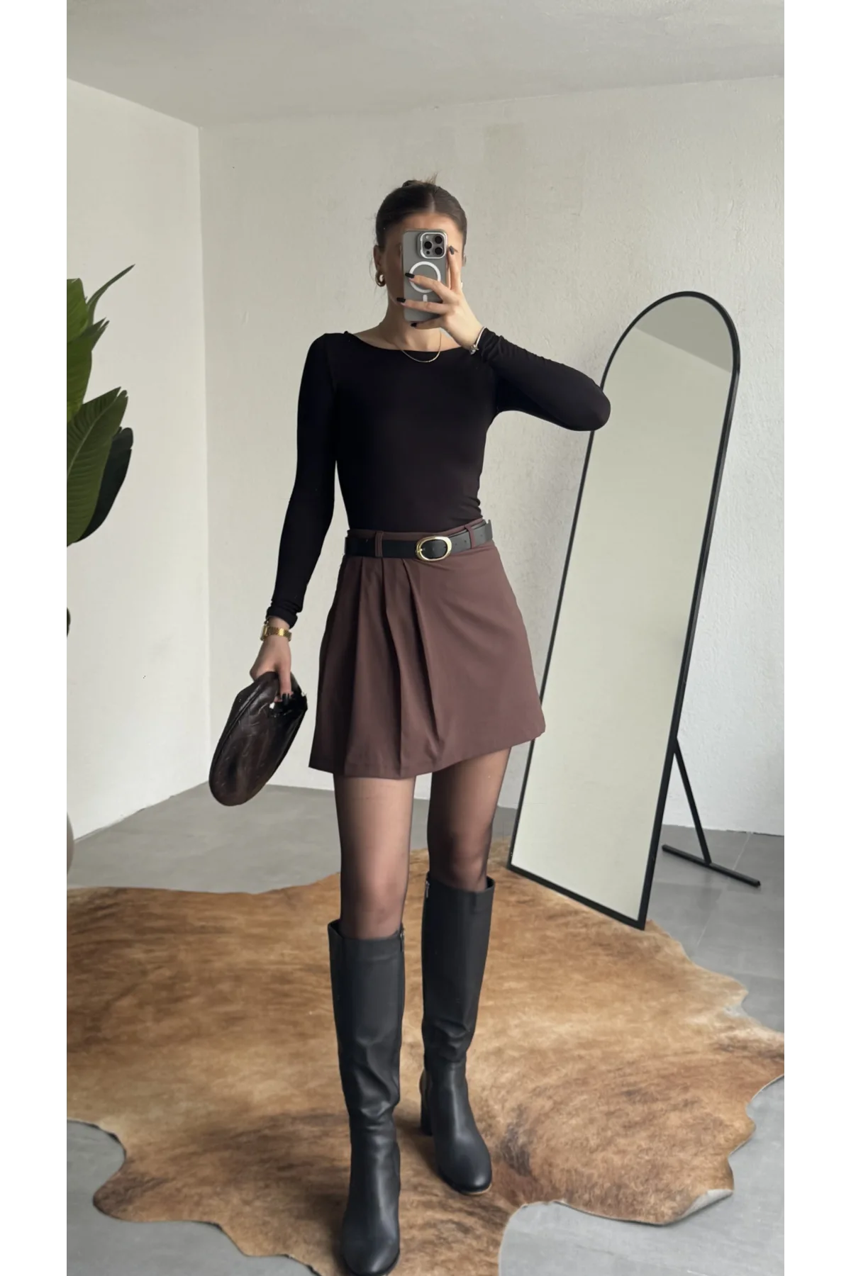 Kadın Kahverengi Yüksek Bel Kemerli Old Money Viskon Pileli Şortlu Mini Etek