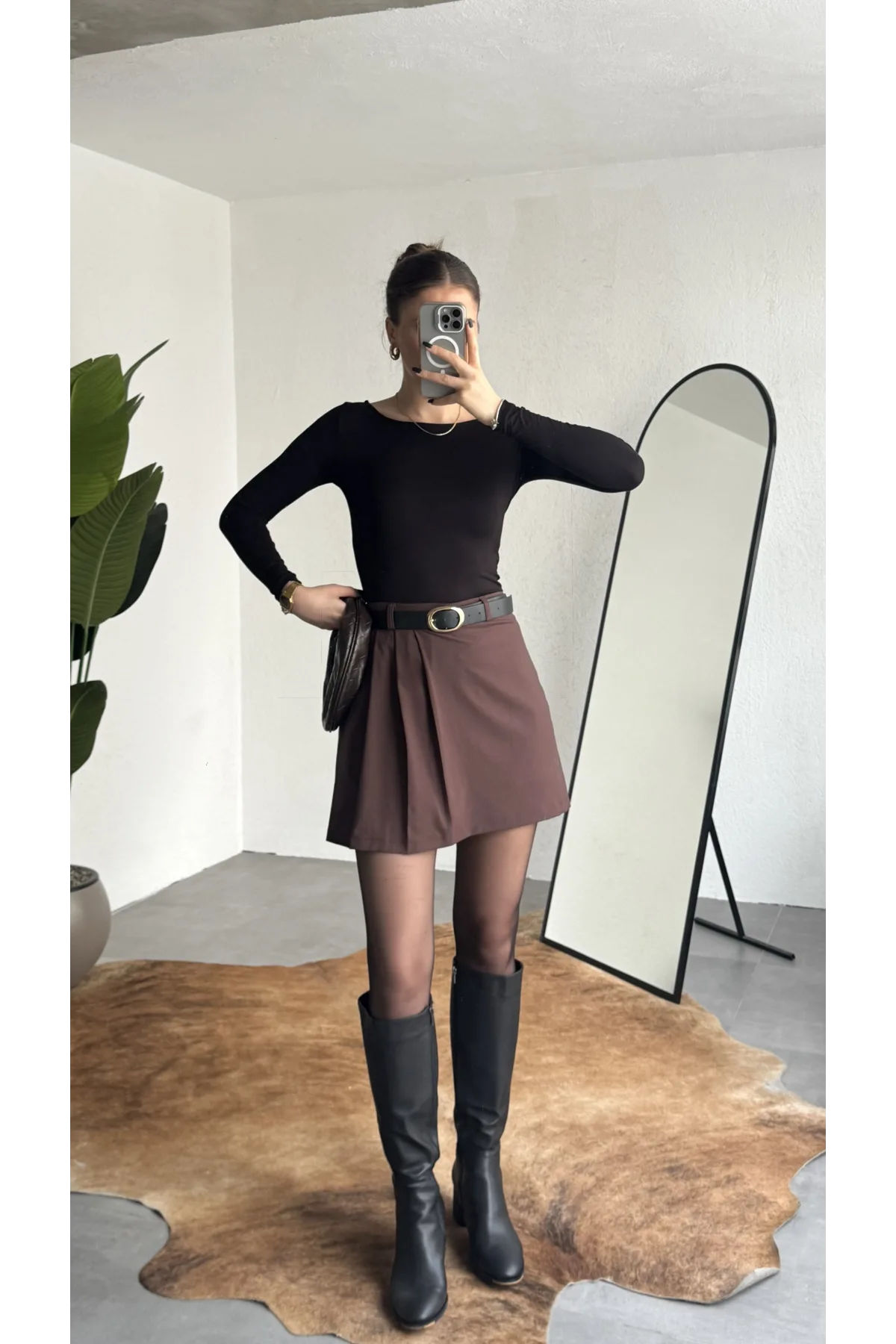 Kadın Kahverengi Yüksek Bel Kemerli Old Money Viskon Pileli Şortlu Mini Etek