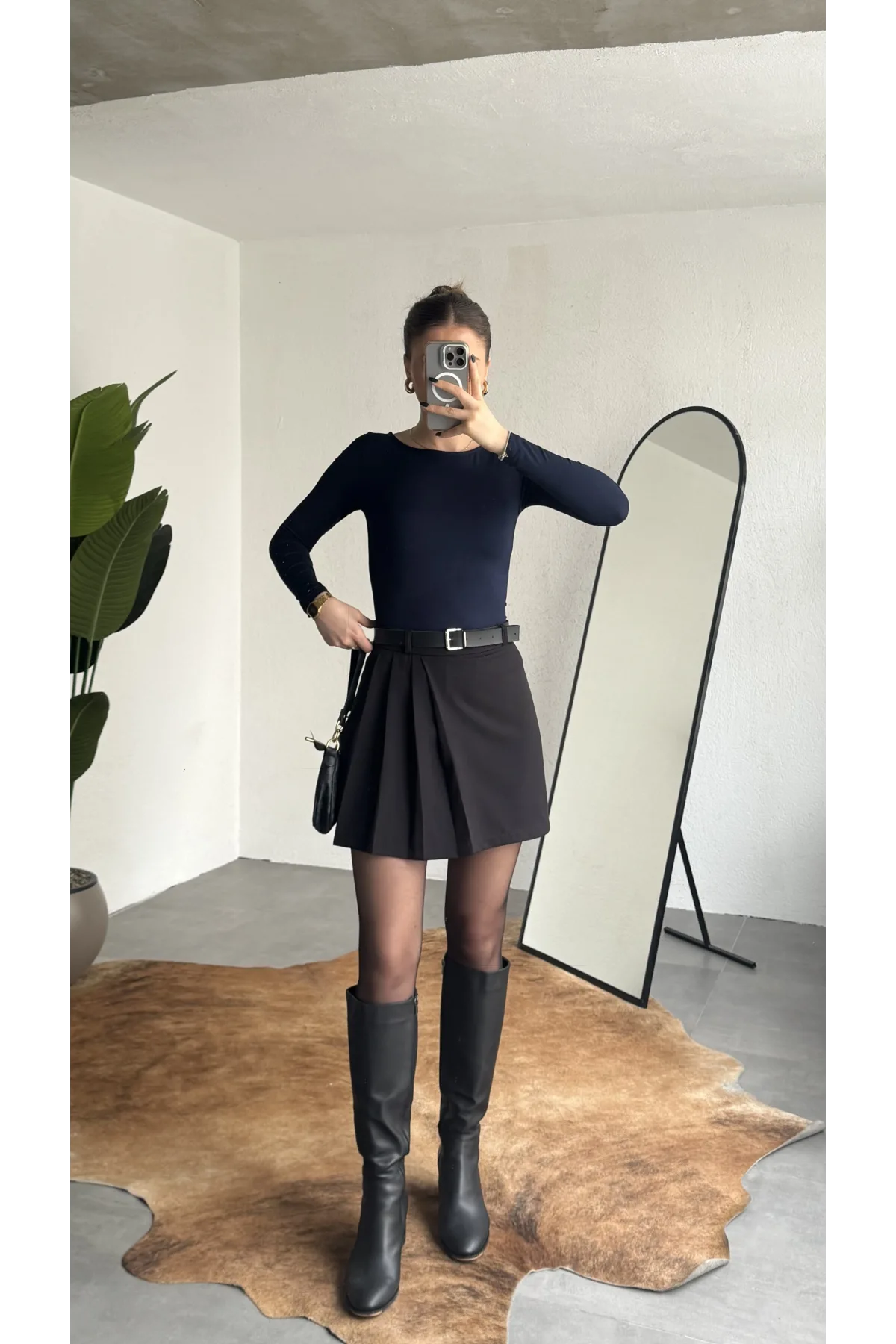 Kadın Siyah Yüksek Bel Kemerli Old Money Viskon Pileli Şortlu Mini Etek