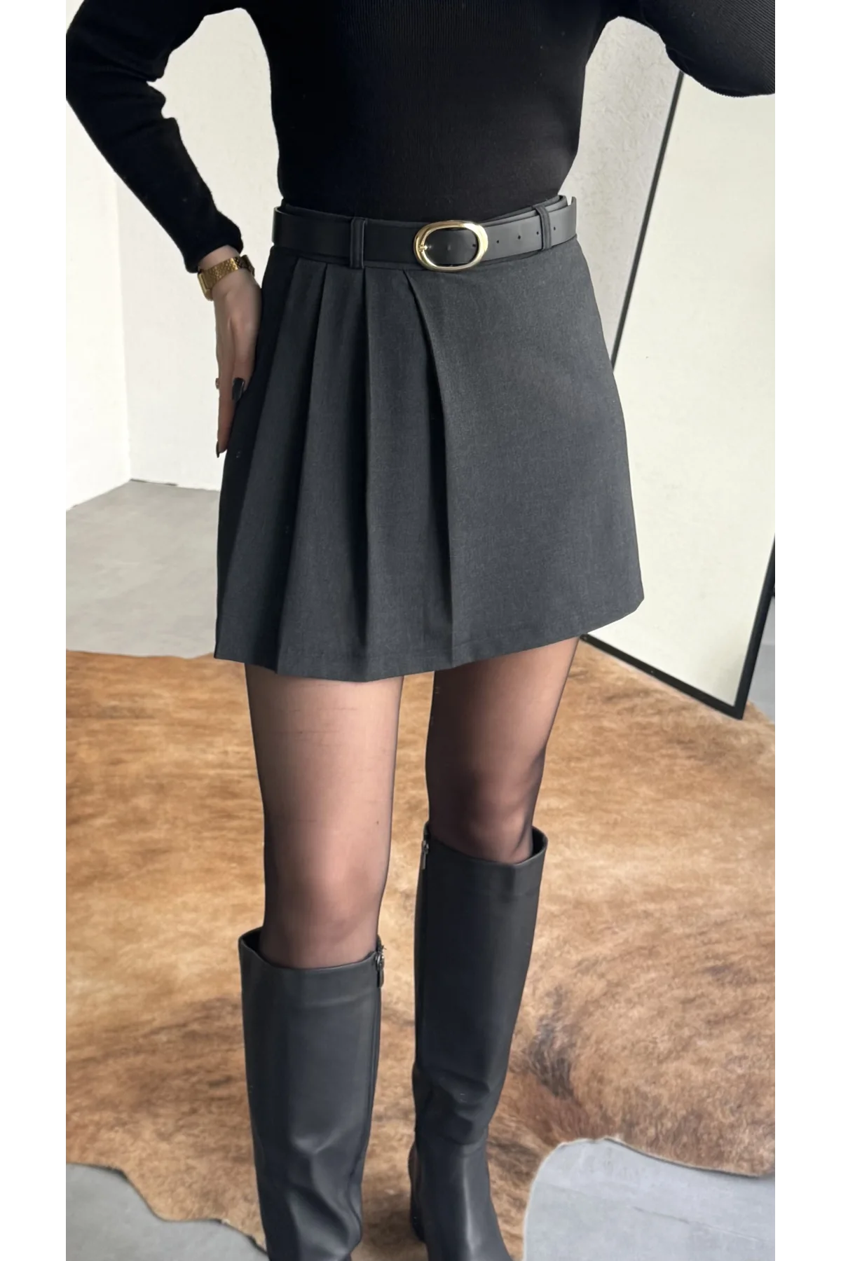 Kadın Antrasit Yüksek Bel Kemerli Old Money Viskon Pileli Şortlu Mini Etek