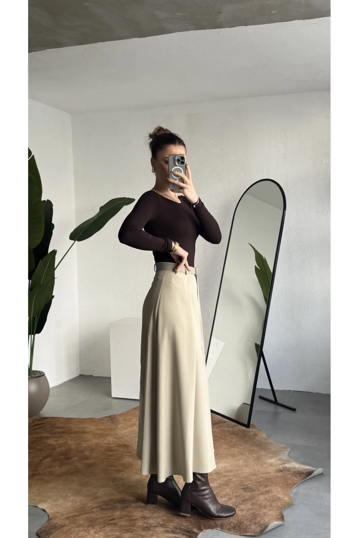 Kadın Krem Maxi Boy Kemerli Uzun Etek Kadın Yüksek Bel Pileli