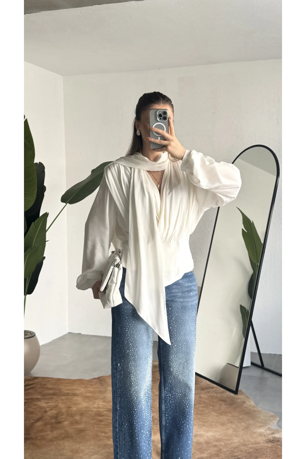 Kadın Beyaz Şal Yaka Drapeli Bluz Uzun Kollu Şık Ofis Bluz