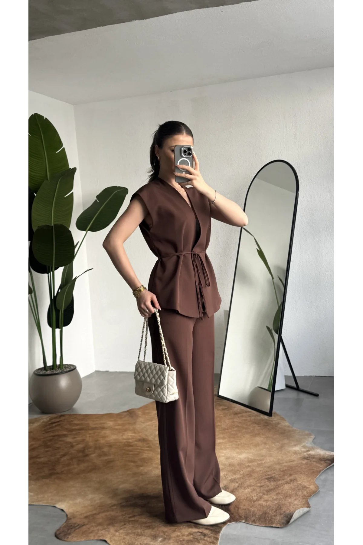 Kadın Kahverengi Düğmeli Bağlamalı Yelek Pileli Palazzo Pantolon Takım Bağlama Detaylı Şık İkili Takım