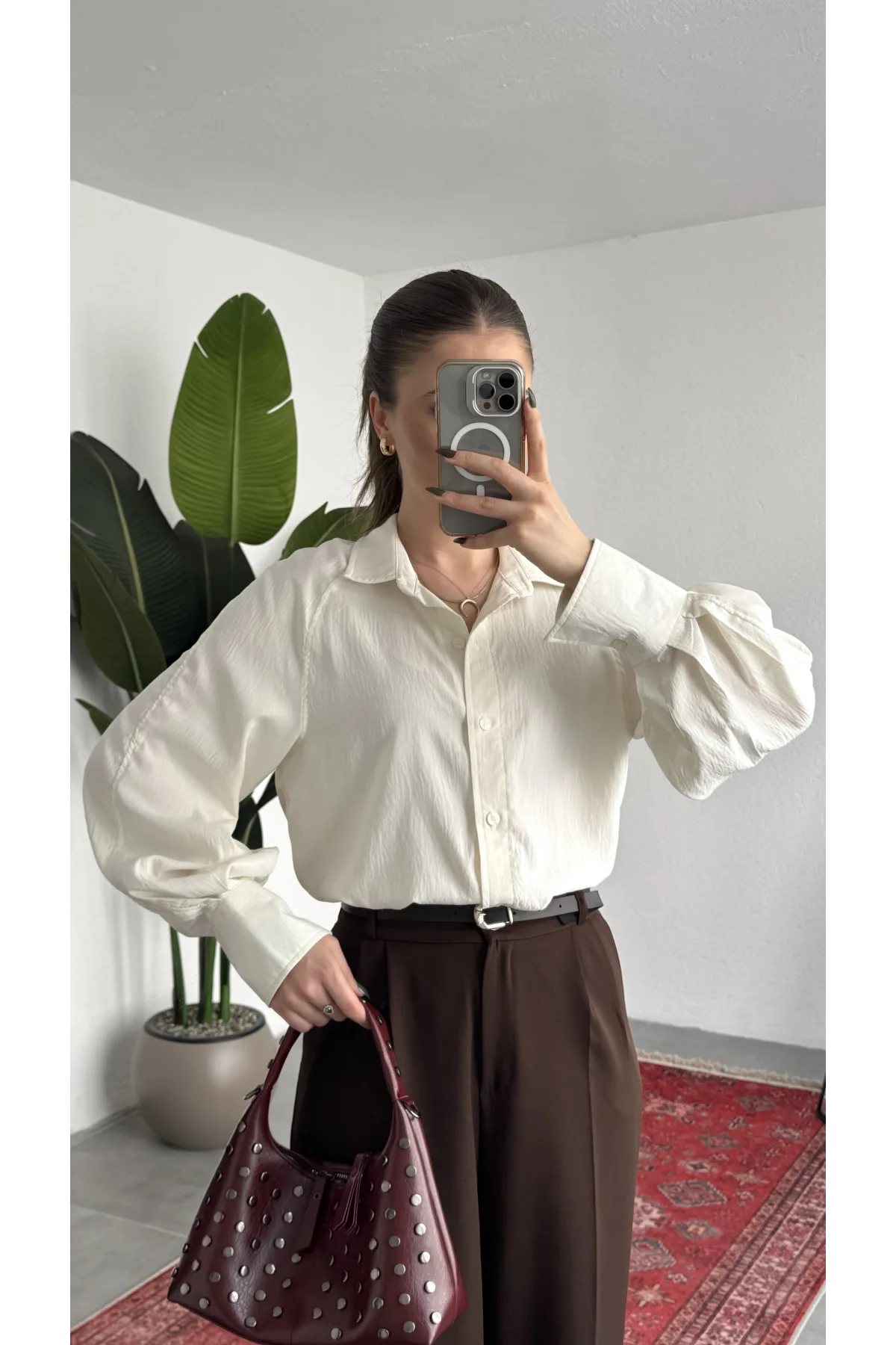 Kadın Ekru Oversize Modal Tensel Kumaş Gömlek Uzun Kollu Salaş Kesim Düğmeli Günlük Şık Gömlek