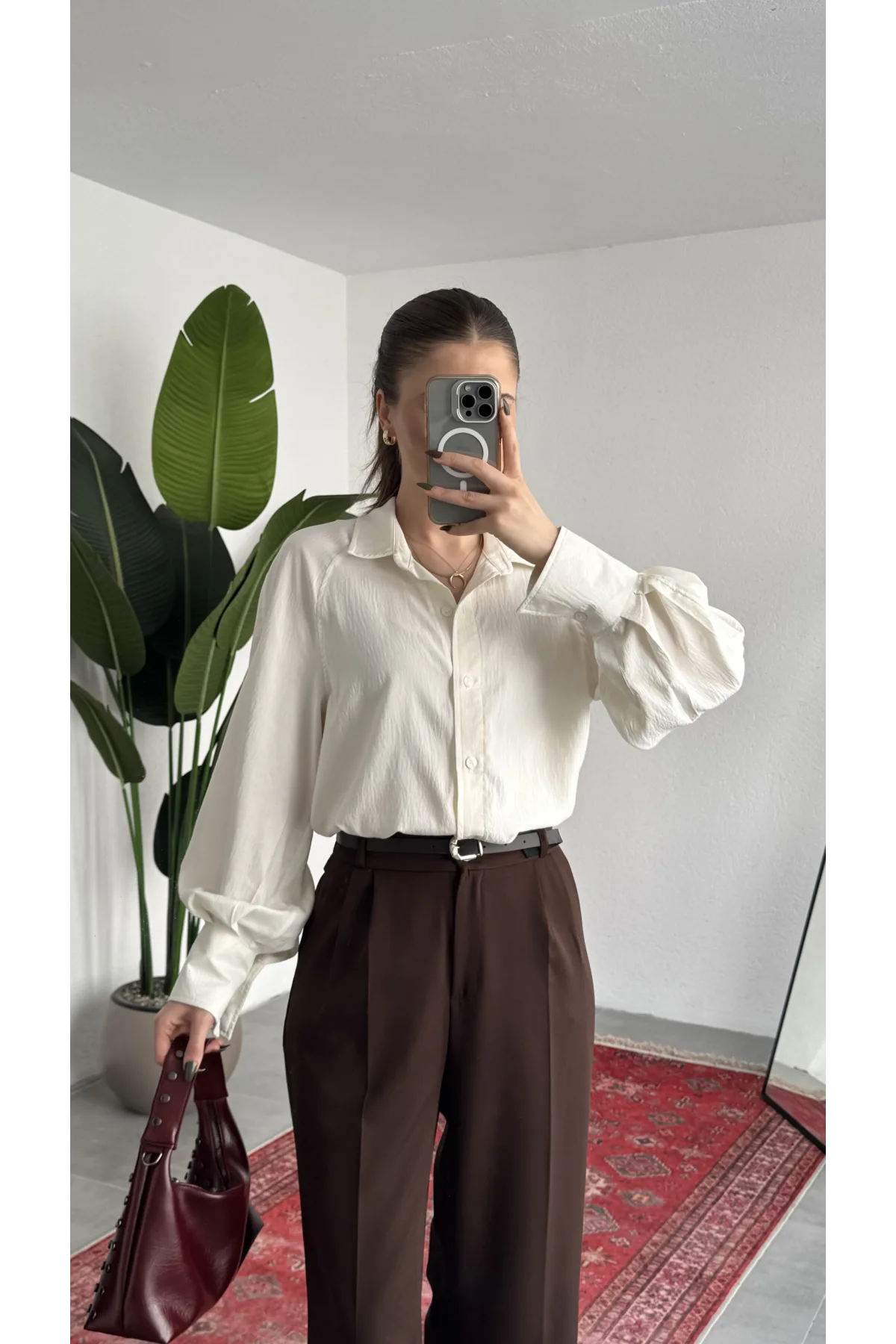 Kadın Ekru Oversize Modal Tensel Kumaş Gömlek Uzun Kollu Salaş Kesim Düğmeli Günlük Şık Gömlek