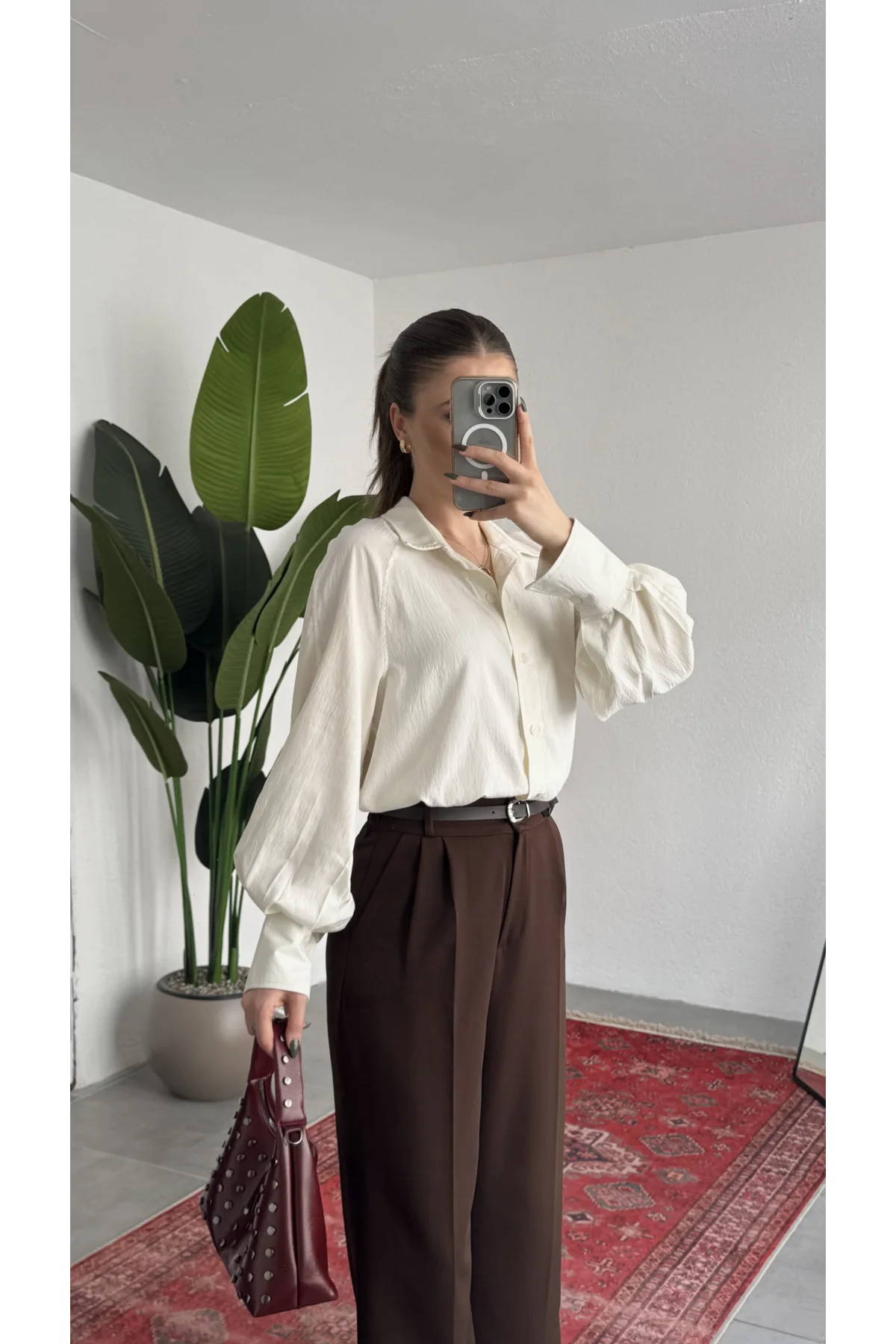 Kadın Ekru Oversize Modal Tensel Kumaş Gömlek Uzun Kollu Salaş Kesim Düğmeli Günlük Şık Gömlek