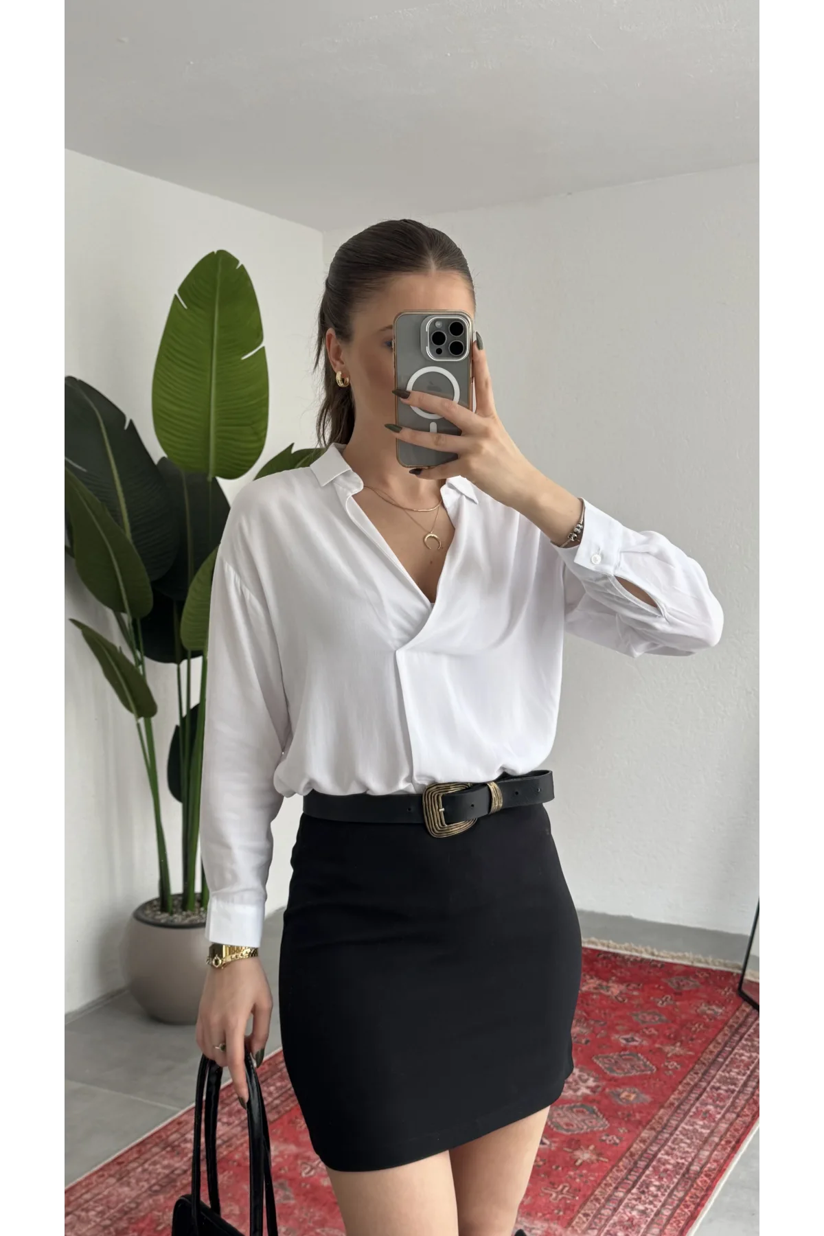 Kadın Beyaz V Yaka Salaş Gömlek Uzun Kollu, Dökümlü Kumaş Ofis Günlük Şık