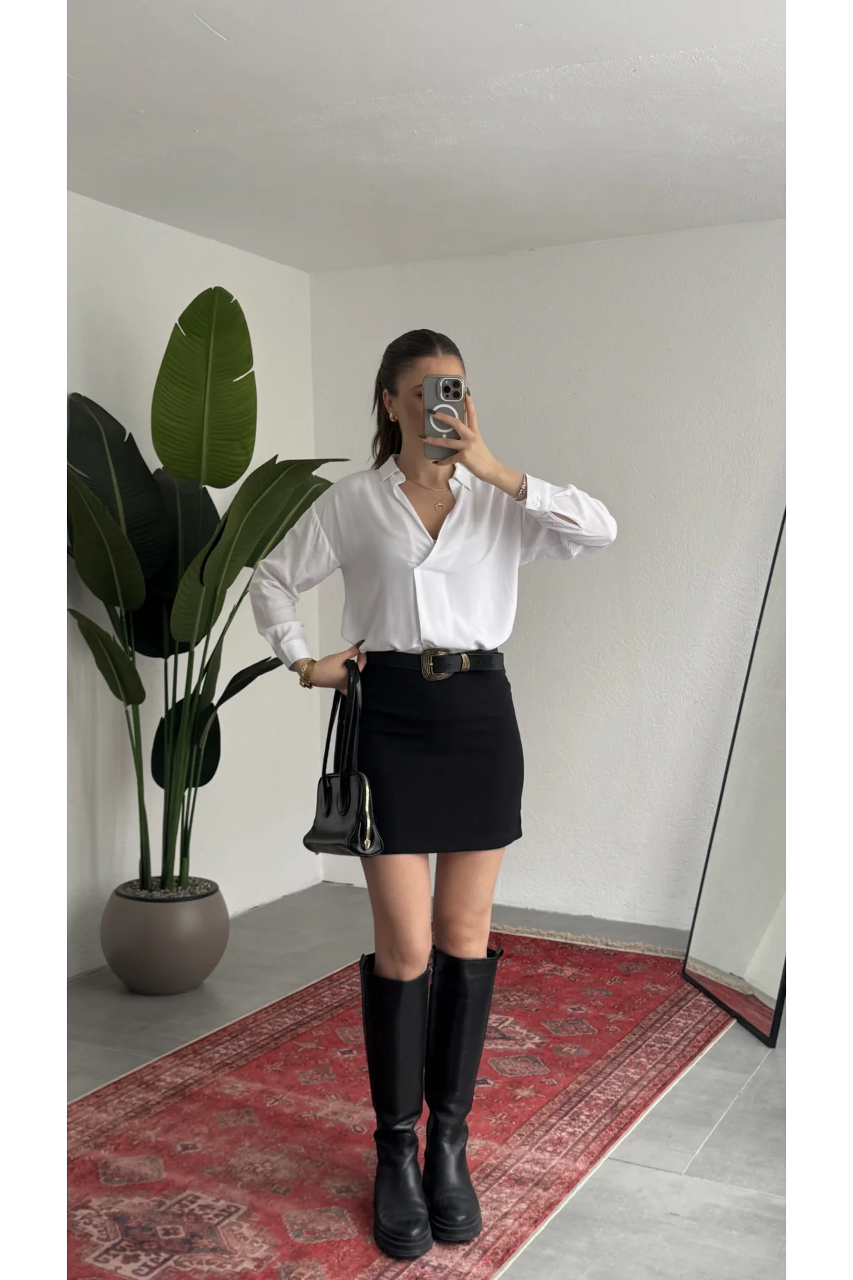 Kadın Beyaz V Yaka Salaş Gömlek Uzun Kollu, Dökümlü Kumaş Ofis Günlük Şık