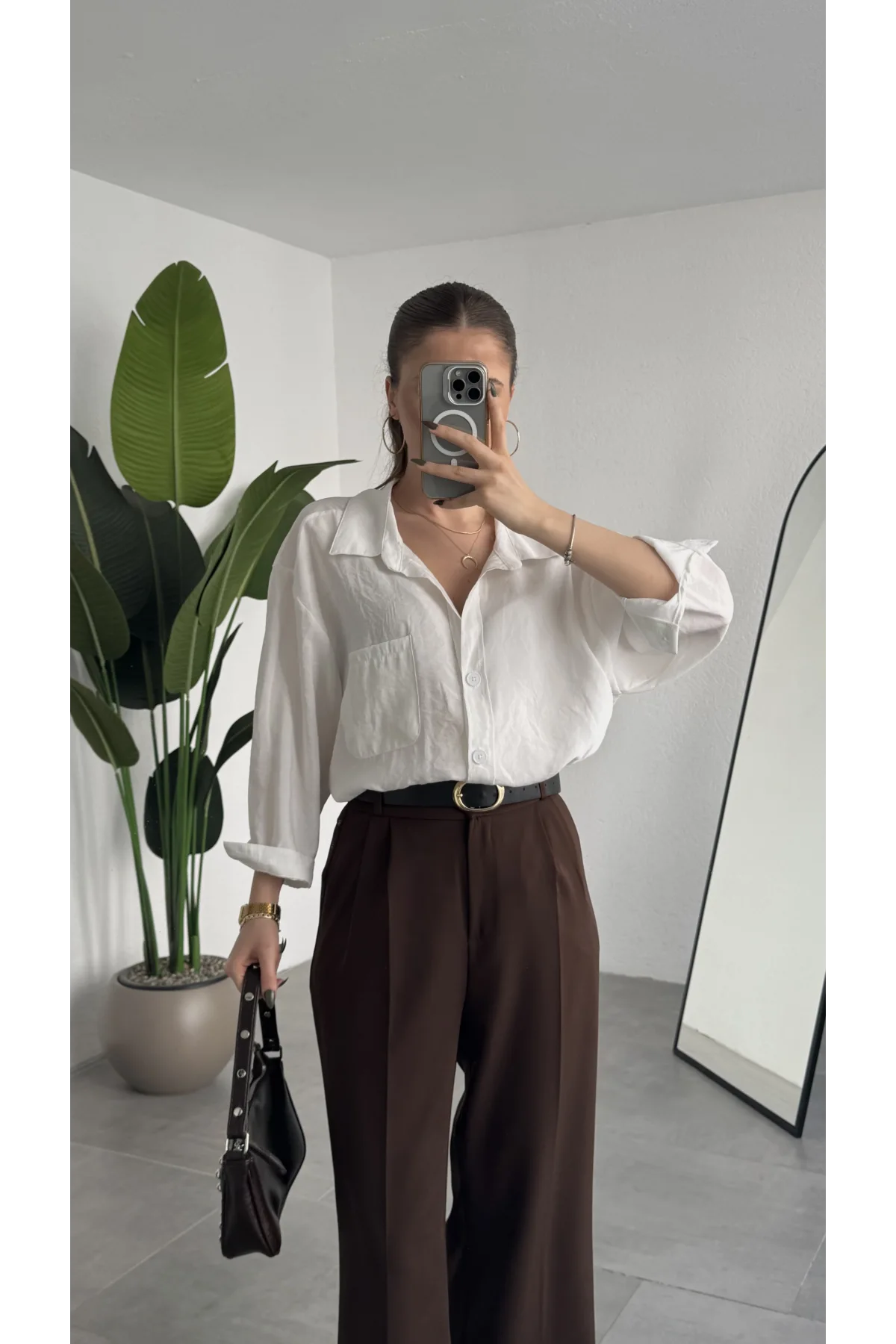 Kadın Beyaz Oversize Gömlek Cepli Uzun Kollu Düğmeli Salaş Kesim Günlük & Ofis Şık