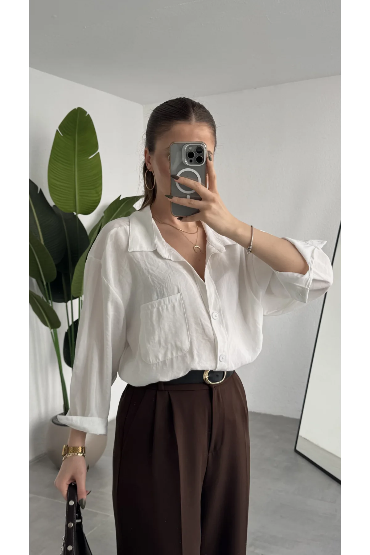 Kadın Beyaz Oversize Gömlek Cepli Uzun Kollu Düğmeli Salaş Kesim Günlük & Ofis Şık