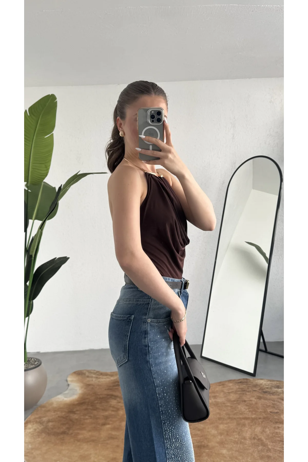 Kadın Kahverengi Gold Boyun Gold Aksesuarlı Drapeli Sırt Dekolteki Şık Candy BodySuit Bluz