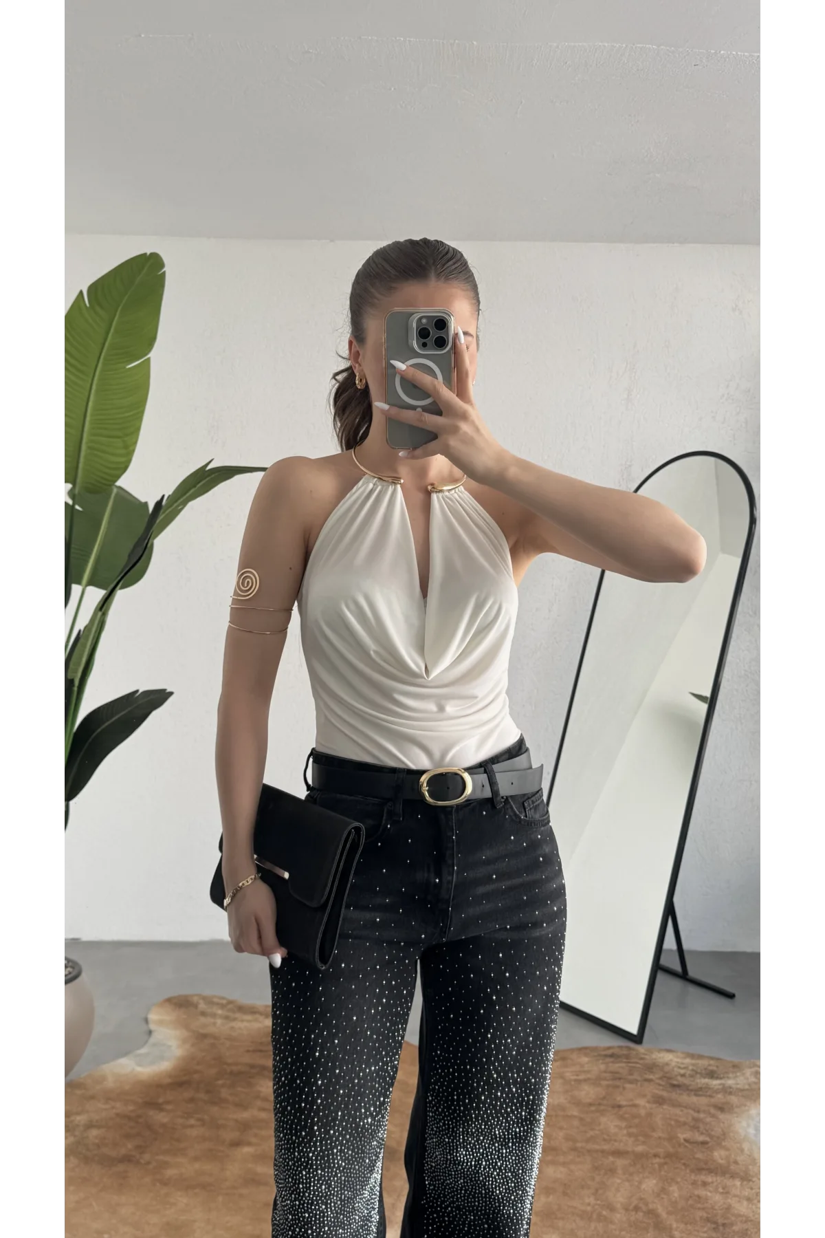 Kadın Beyaz Gold Boyun Gold Aksesuarlı Drapeli Sırt Dekolteki Şık Candy BodySuit Bluz