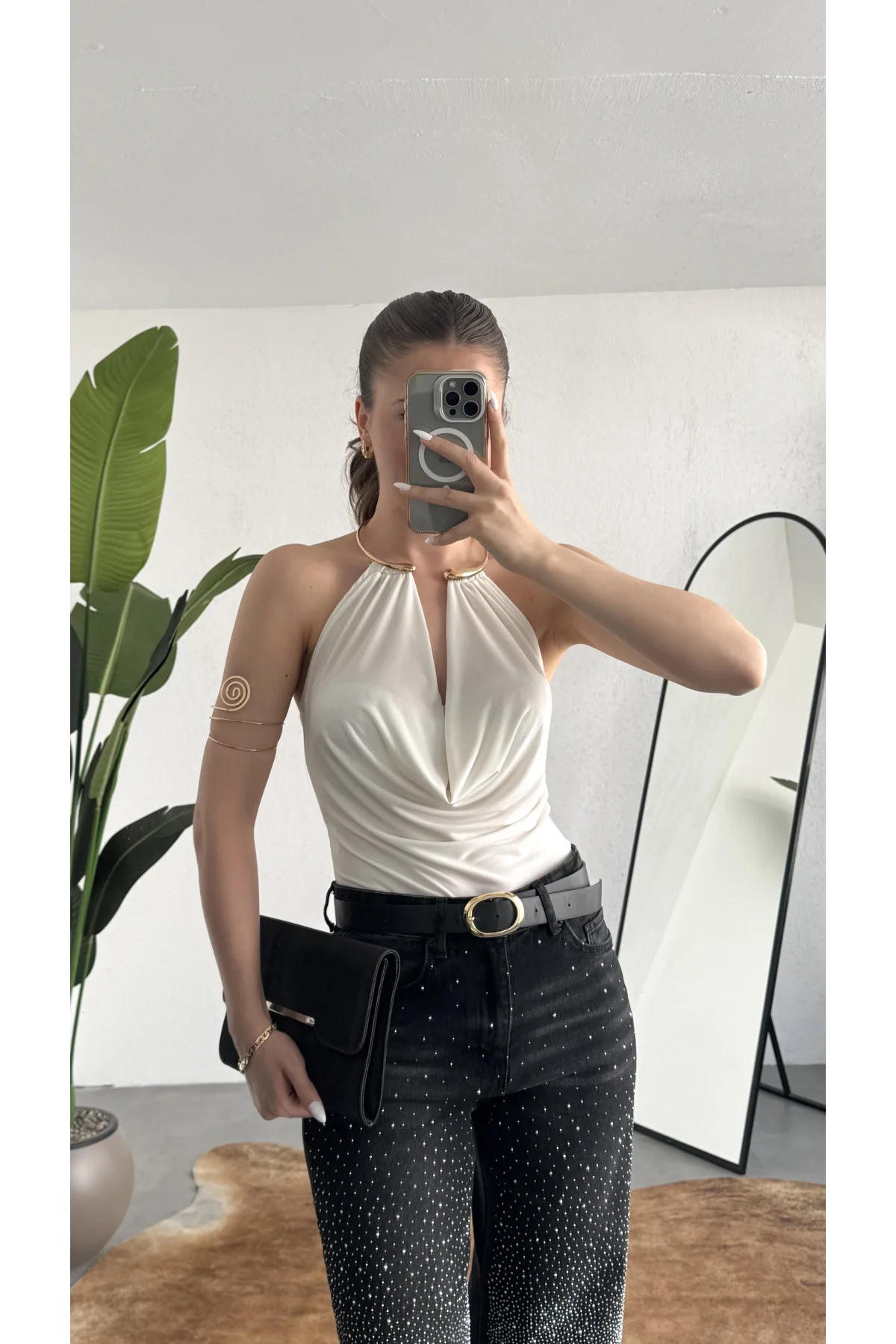 Kadın Beyaz Gold Boyun Gold Aksesuarlı Drapeli Sırt Dekolteki Şık Candy BodySuit Bluz