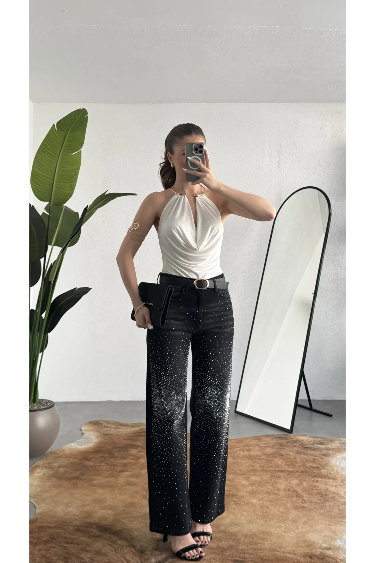 Kadın Beyaz Gold Boyun Gold Aksesuarlı Drapeli Sırt Dekolteki Şık Candy BodySuit Bluz