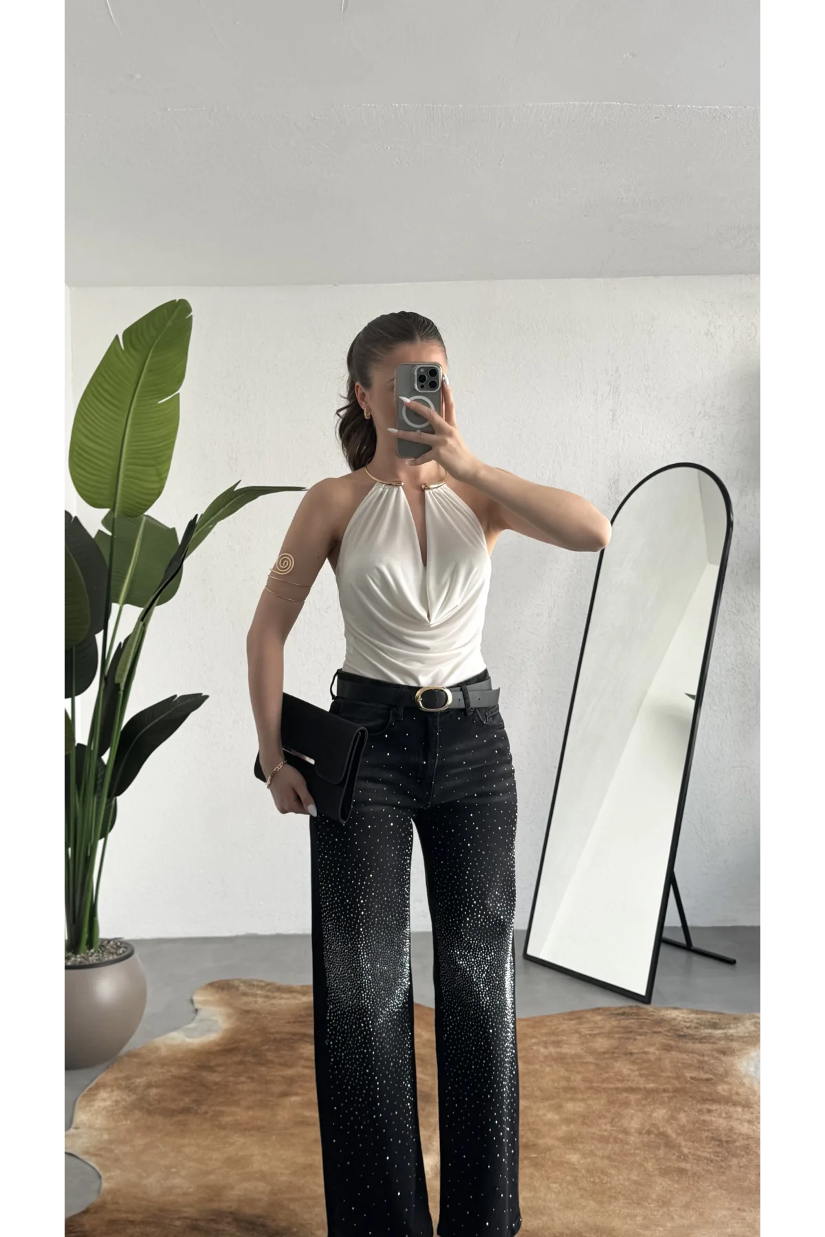 Kadın Beyaz Gold Boyun Gold Aksesuarlı Drapeli Sırt Dekolteki Şık Candy BodySuit Bluz